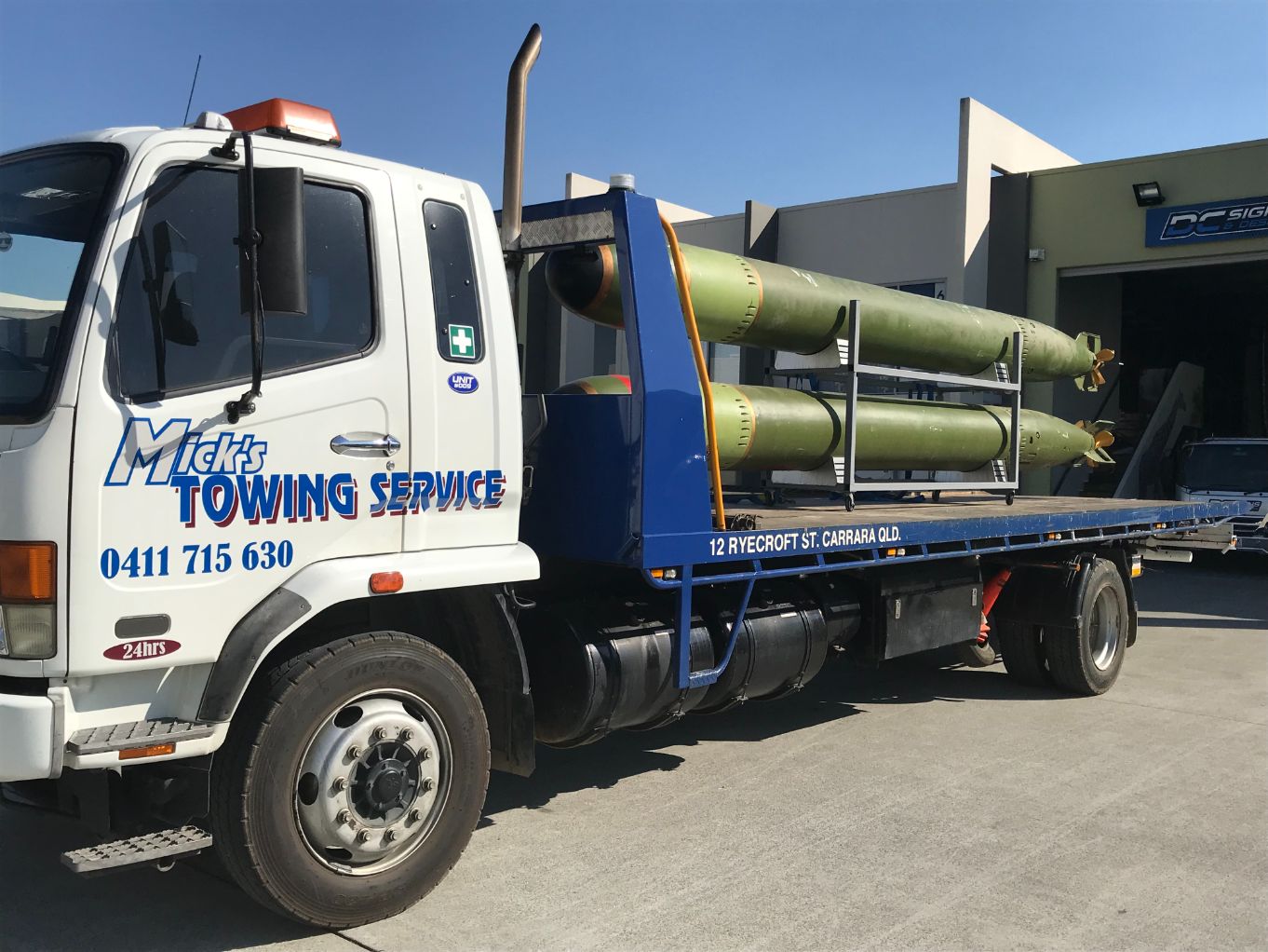 Mitsubishi 7.1ton Tilt Tray — Tow Truck Provider in the Gold Coast