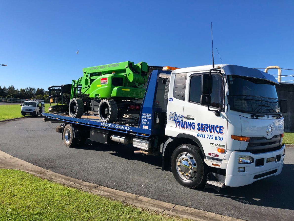 Nissan UD Pk17 Tilt Tray— Tow Truck Provider in the Gold Coast