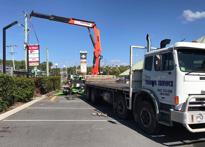 Crane Truck Lifting Sign — Tow Truck Provider in the Gold Coast